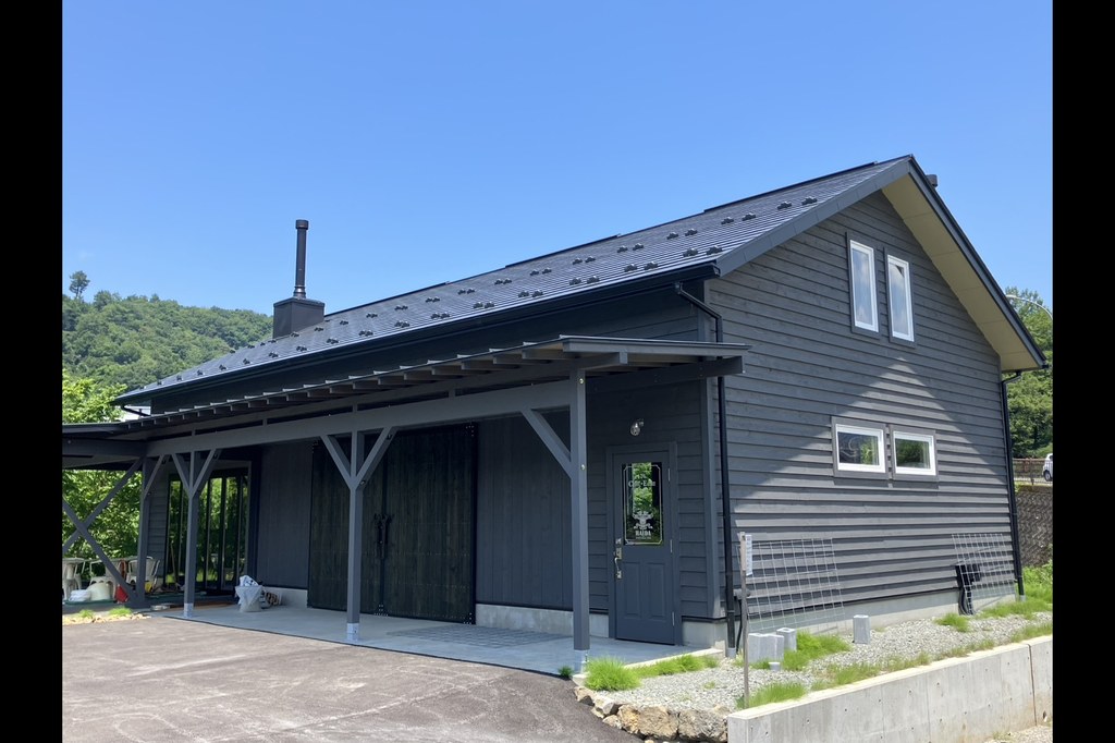 HAIDAショールーム外観・入口とポーチ